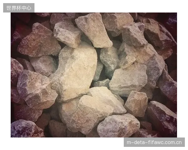 Yamamoto的石灰石基氯丁橡胶含有超过93%的闭合气孔，这是其实现高浮力与低重量比的关键物理基础